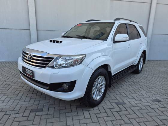 TOYOTA HILUX SW4 3.0 SRV 4X4 16V TURBO INTERCOOLER DIESEL 4P AUTOMÁTICO